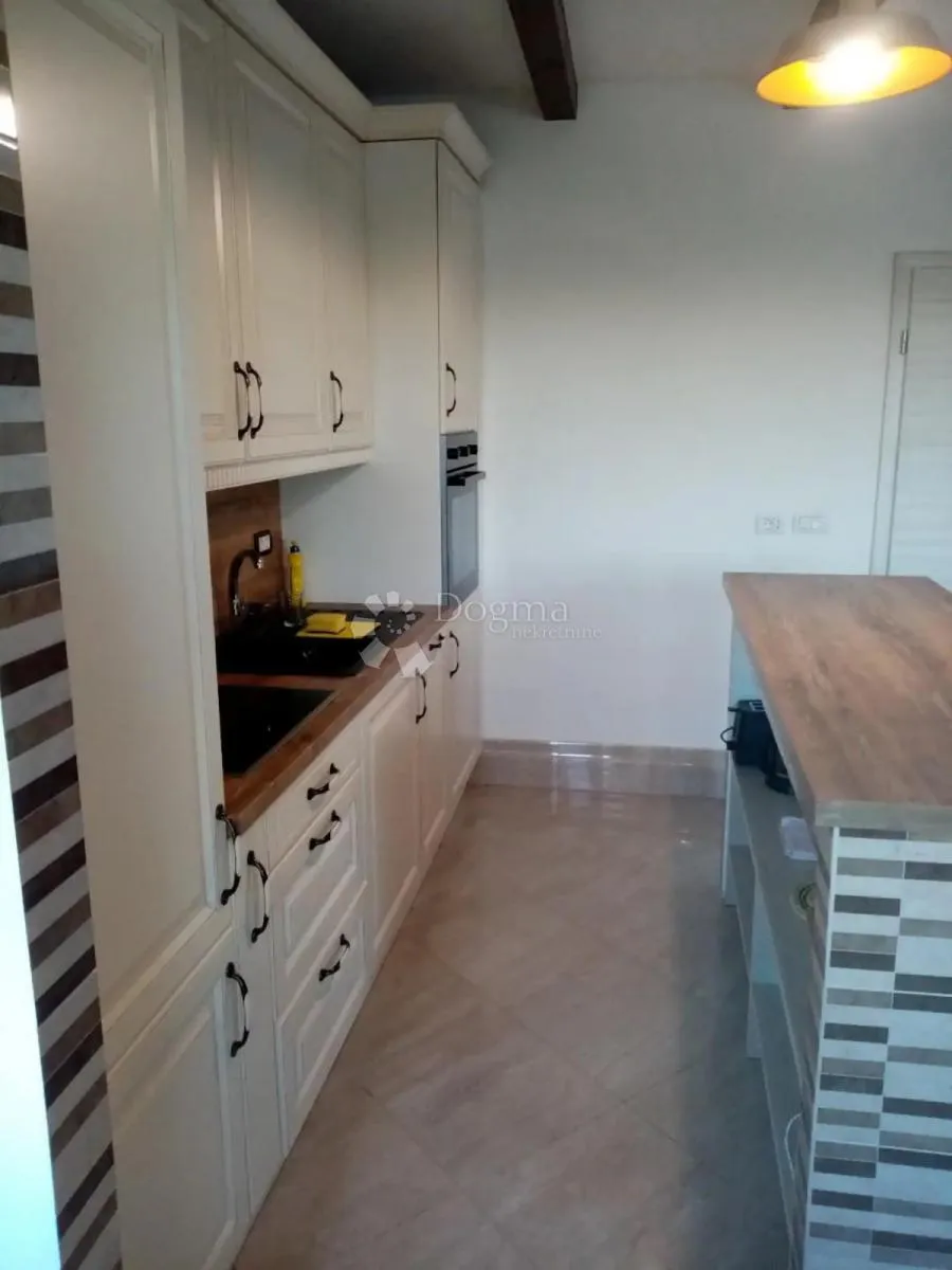kuća s bazenom, 1000m2 okućnice, panoramski pogled - slika 12