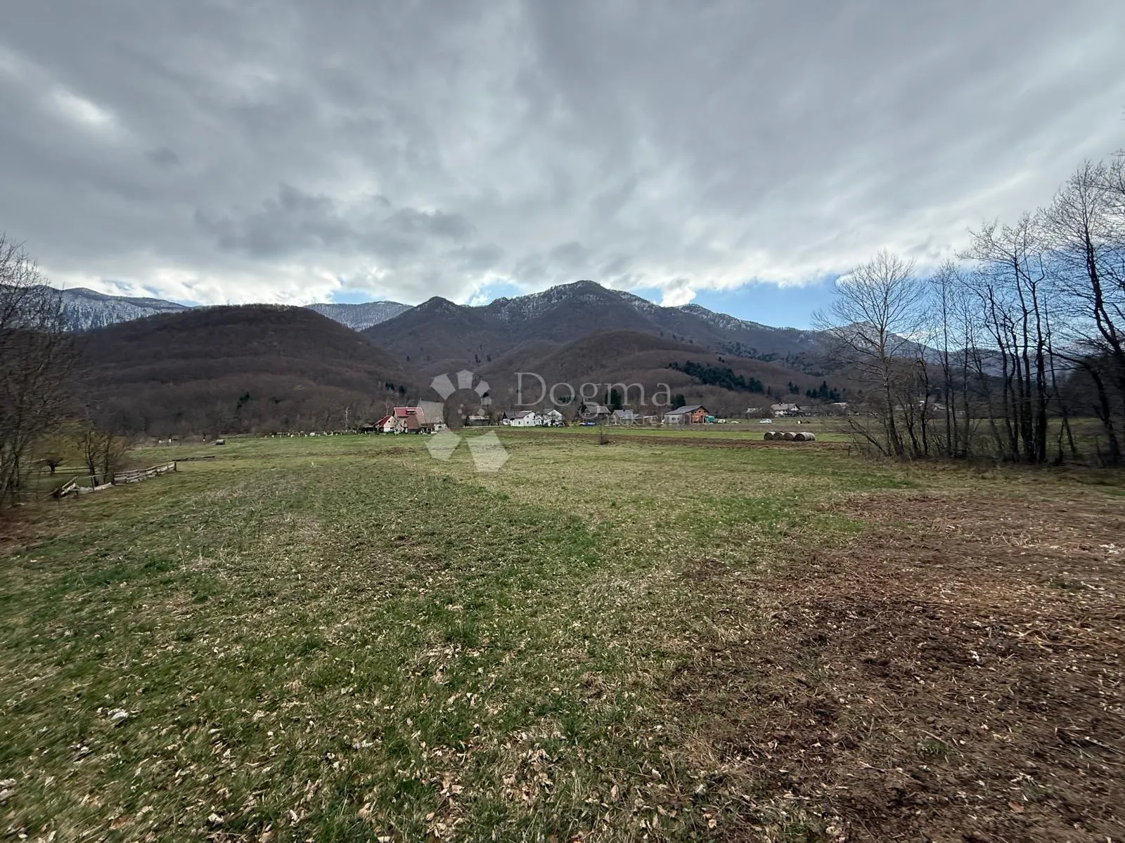 kuća 2 apartmana 2 građ zemljišta poljo 3000m2 - slika 29