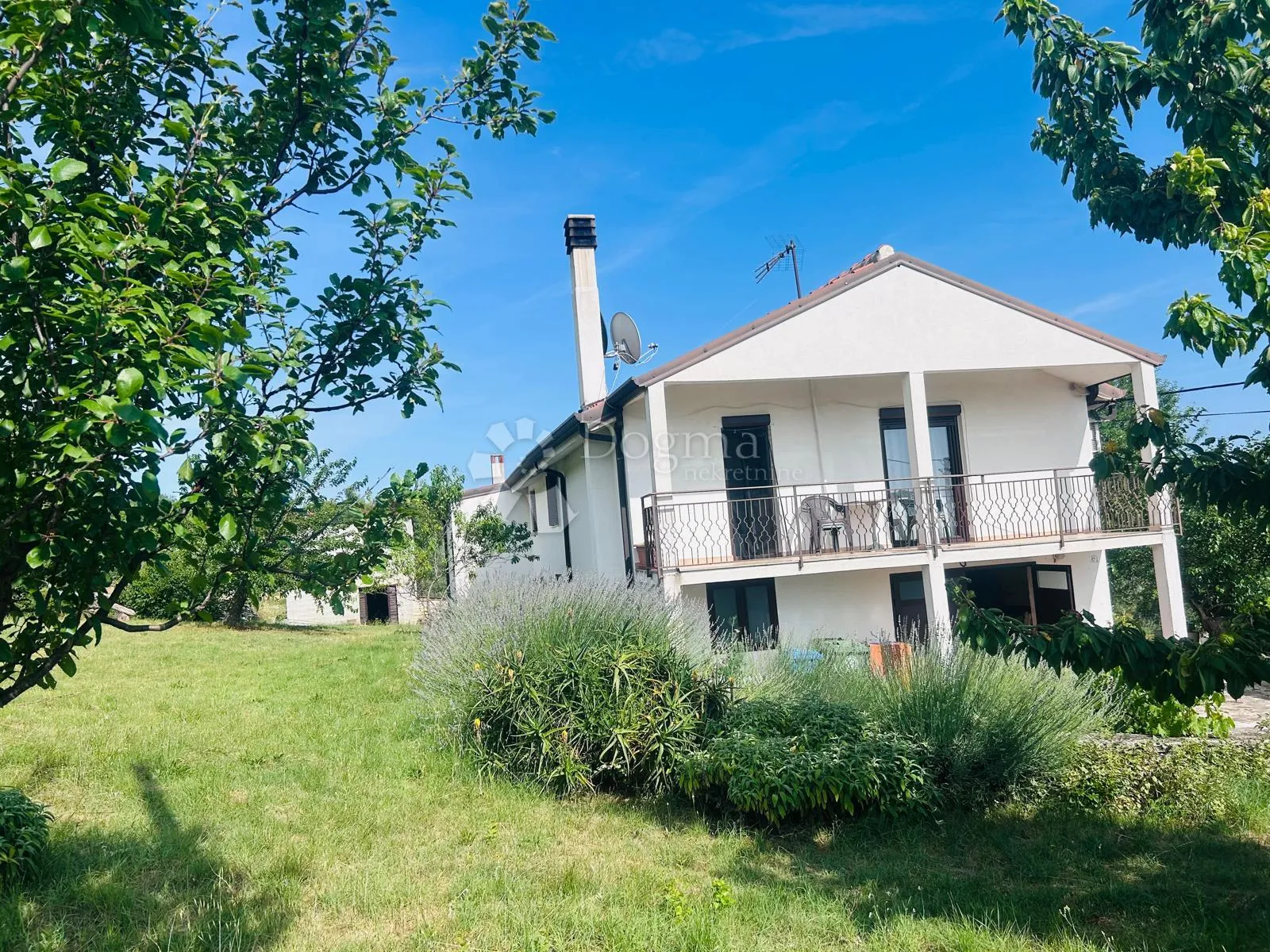 prilika!kuća s dva stana + 8153 okućnice - buje - slika 7