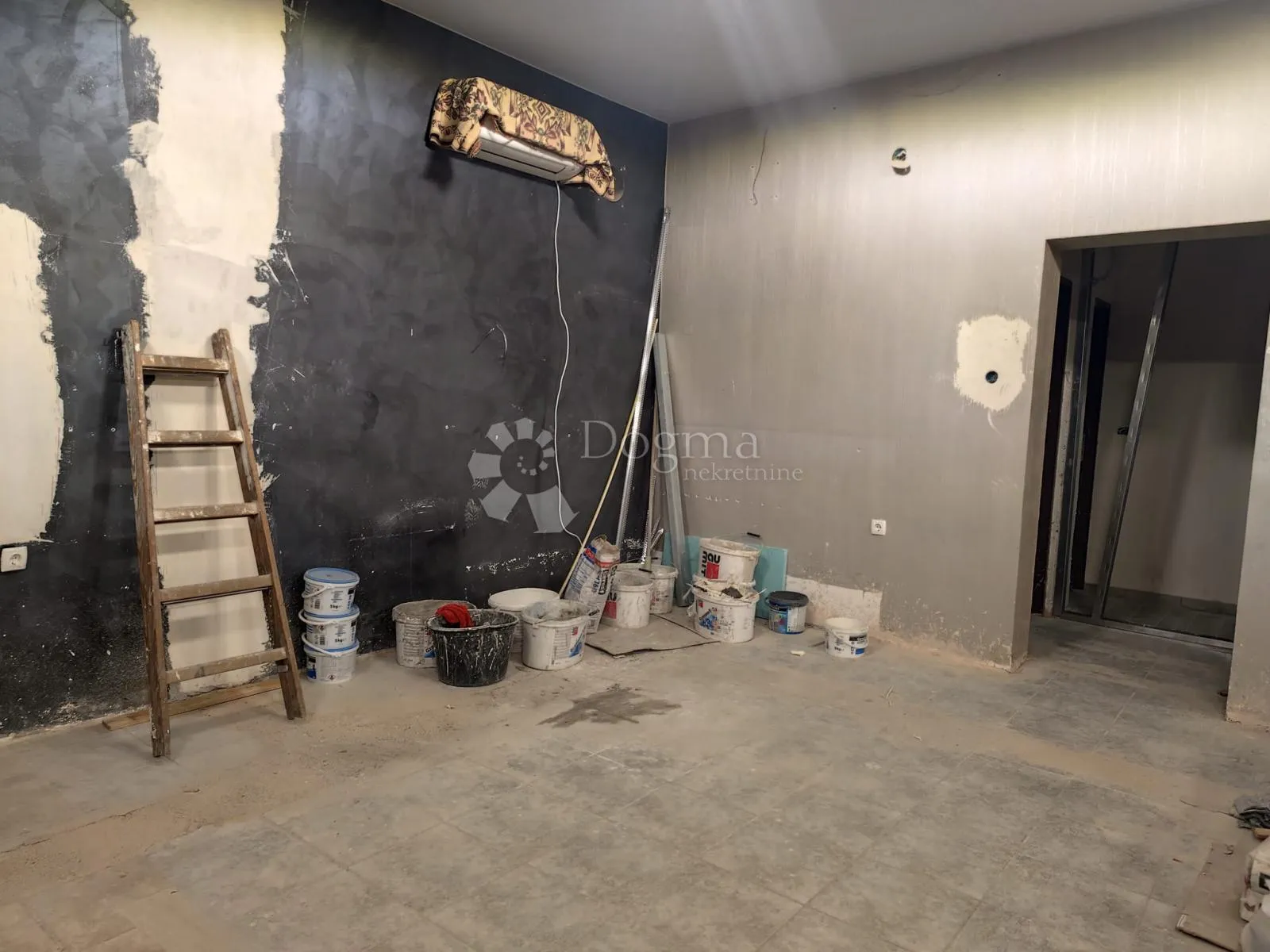 poslovni prostor 70m2 - frekventna lokacija vodice - slika 3