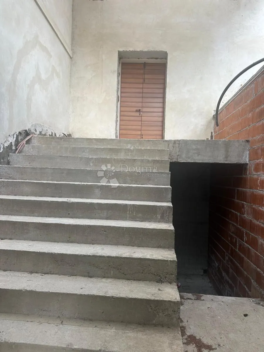 rijetkost u centru varaždina – povijesna vila s velikim potencijalom - slika 26