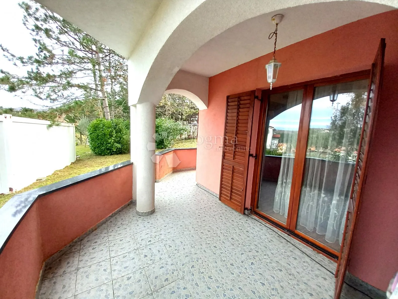labin, etaža sa tri stambene jedinice - slika 32