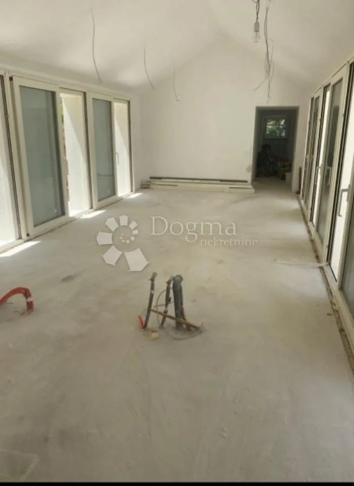 drugačija vila s bazenom, brač, bobovišća - slika 8