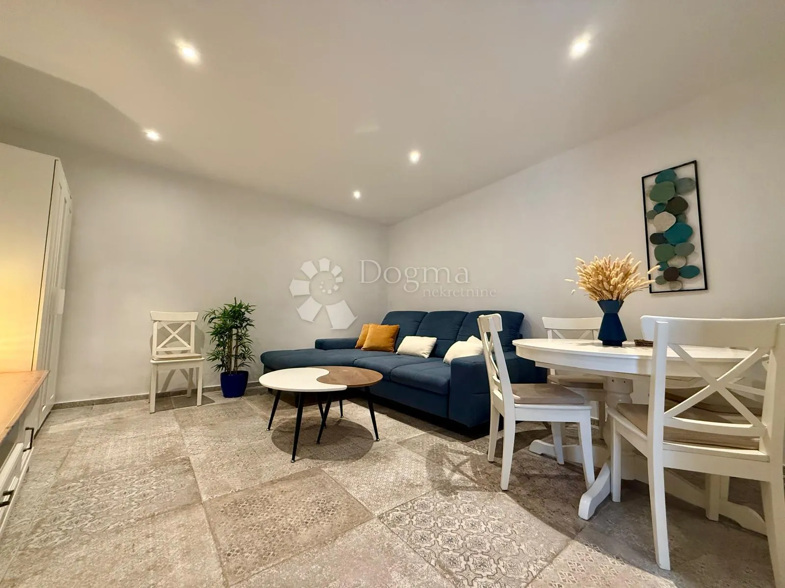 rustikalni studio apartman koji osvaja na prvi pogled – spoj topline, elegancije i mediteranskog šarma - slika 3
