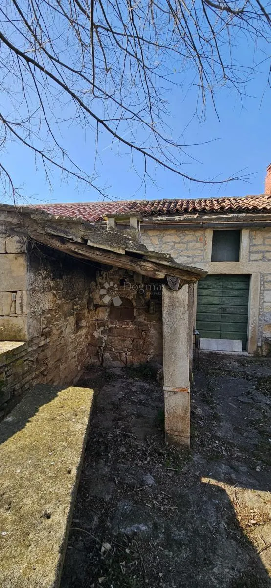 kamena kuća i dvije konobe za uređenje po želji - slika 31