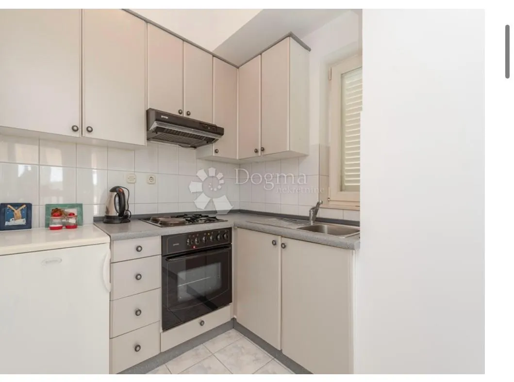 villa s bazenom u privlaci - slika 15