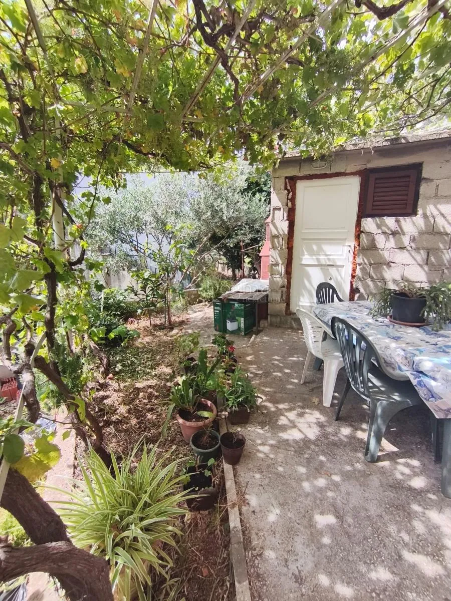okrug gornji – kuća s više apartmana na atraktivnoj lokaciji - slika 10