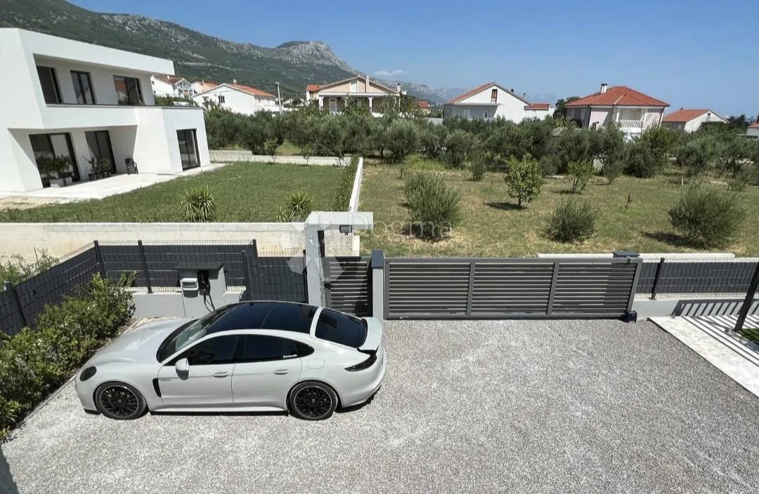 vila sa bazenom, saunom i dva stana - slika 9