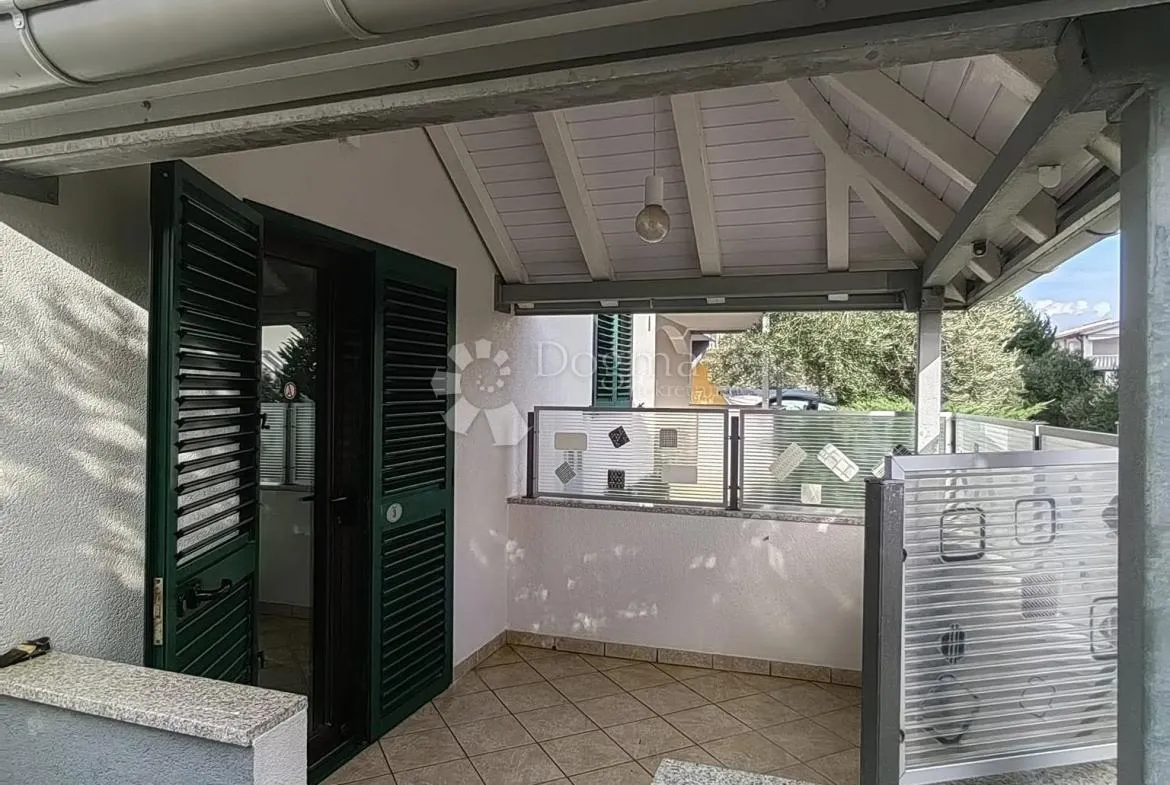 prodaje se apartmanska kuća na otoku viru!! - slika 9
