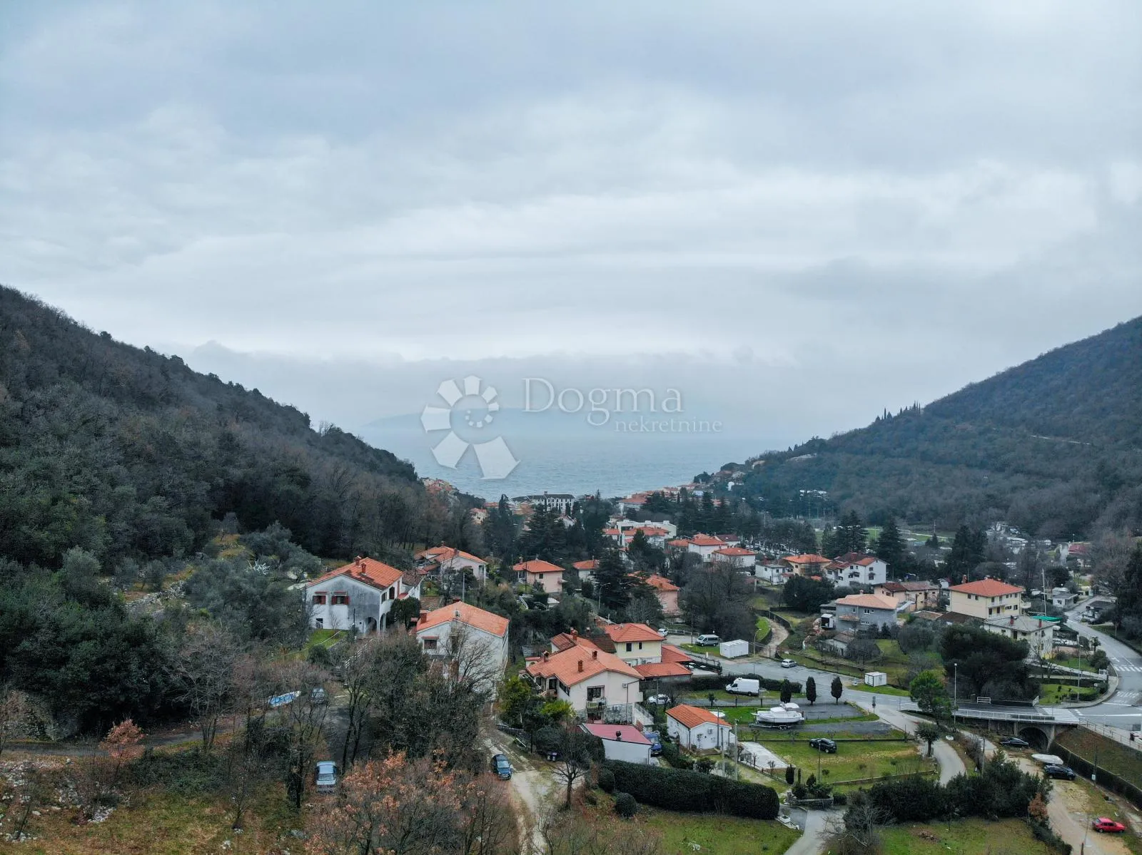 prestižna vila na impresivnoj lokaciji - slika 19
