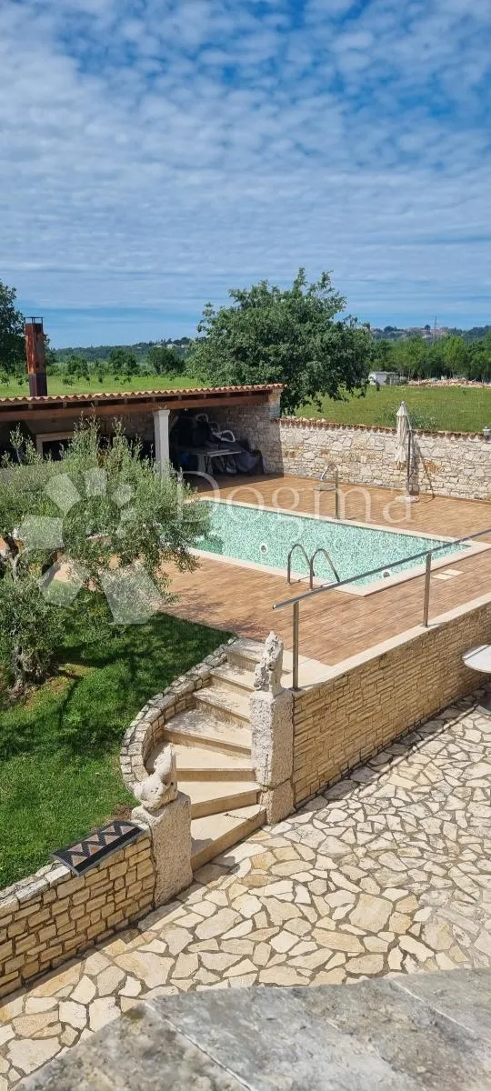 uhodani posao vila sa restoranom 2 km od mora - slika 4