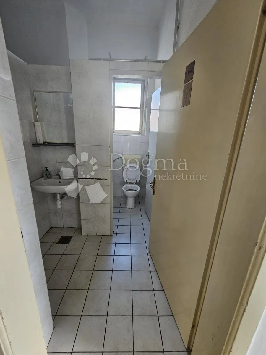 poslovni prostor u centru grada - slika 8