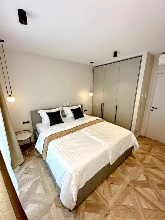 prestižna vila na impresivnoj lokaciji - slika 18