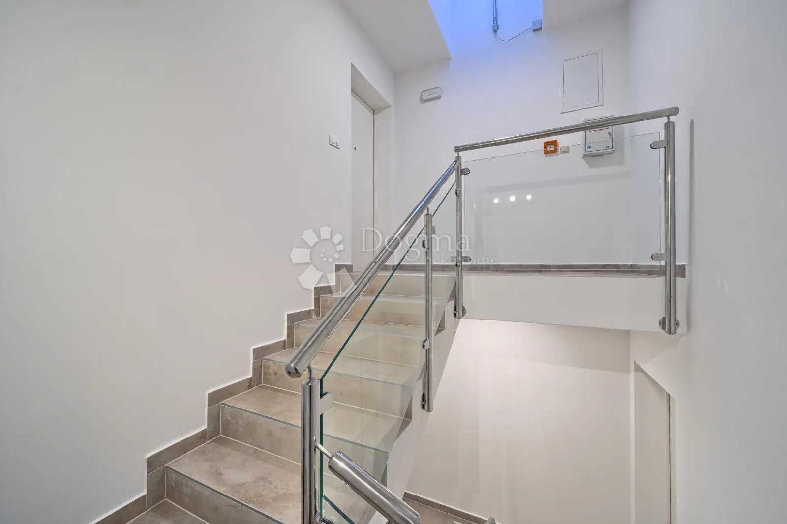 brodarica- penthouse 120m od mora as4 - slika 21
