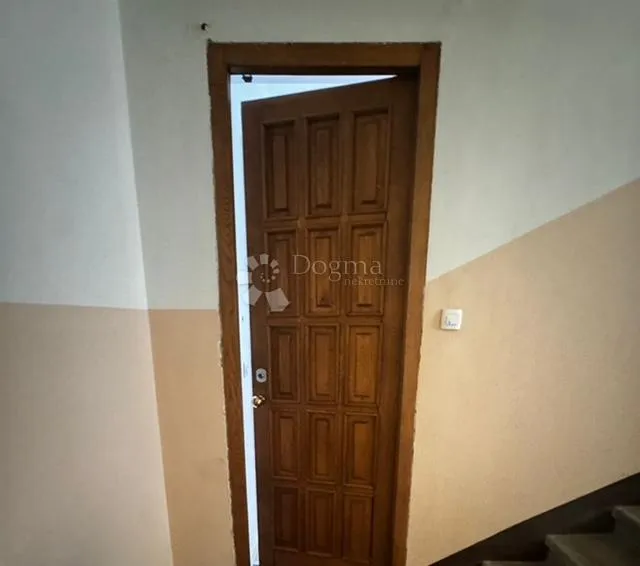 atraktivni, novo adaptirani stan na kozali - slika 25