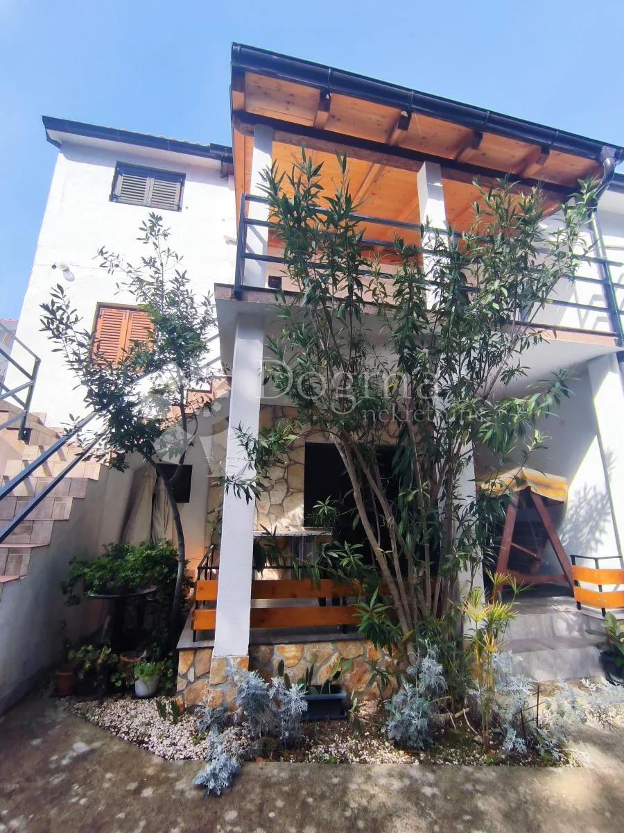 kuća sa 6 apartmana, sabunike-privlaka - slika 2