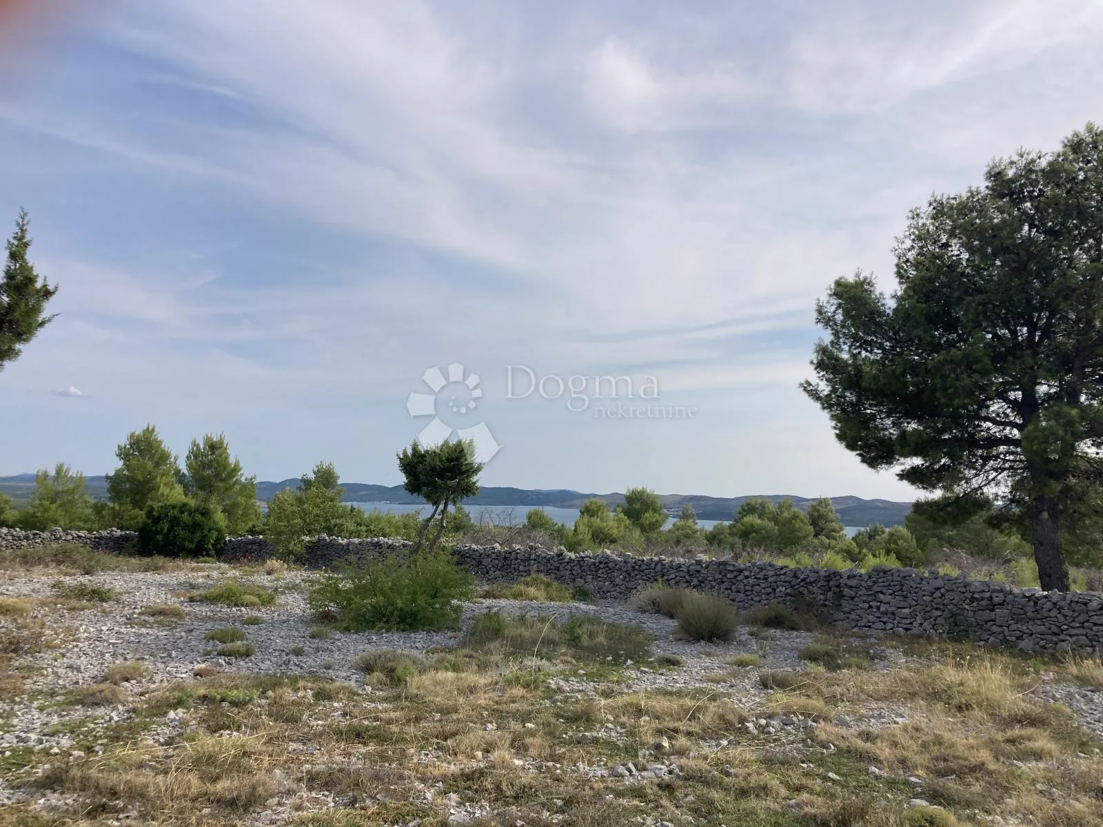 izvanredno građevinsko zemljište sa pogledom na prukljansko jezero - slika 3