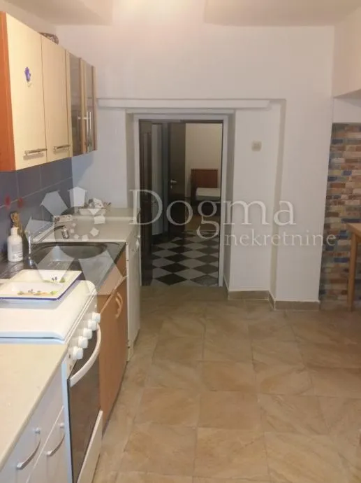 apartman 68m2 u centru crikvenice - slika 7