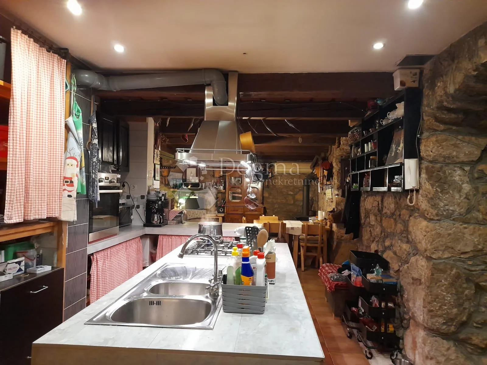 prekrasna kamena kuća u centru punta - slika 29