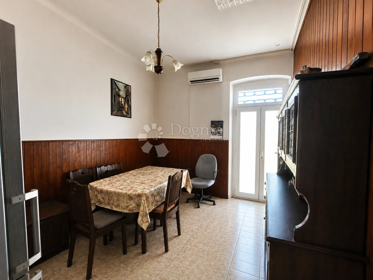prilika u srcu pule – stan od 107 m², 50 metara od arene! - slika 2