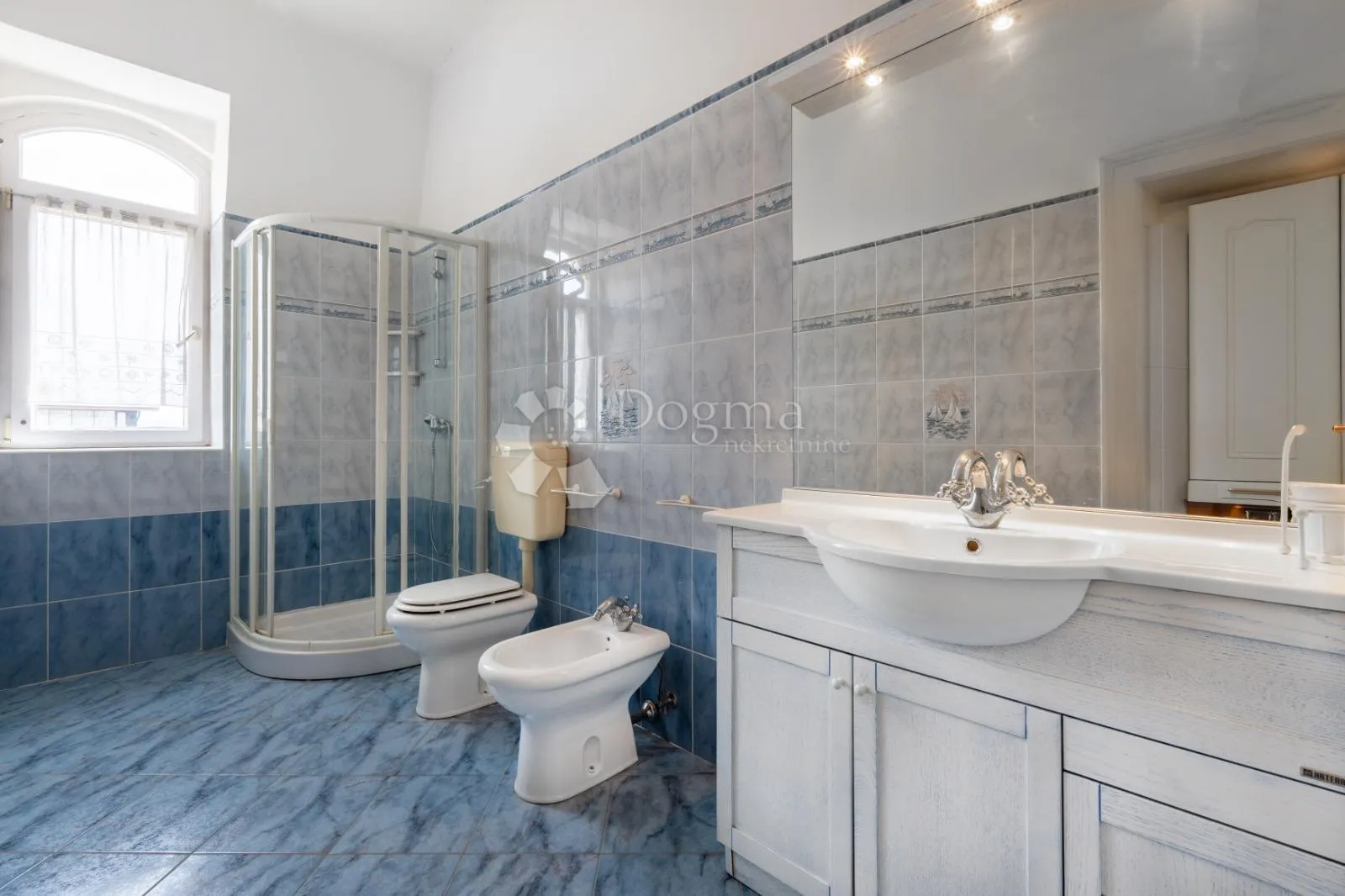 penthouse u vili u centru opatije - slika 5