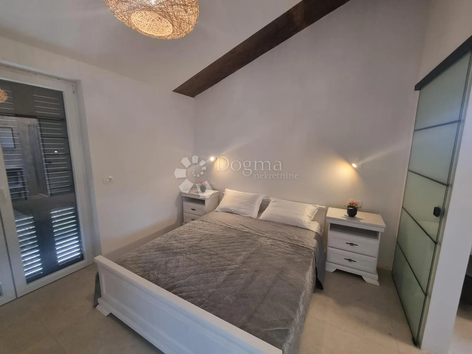 novoizgrađena vila u okolici barbana na brežuljku s otvorenim pogledom - slika 30