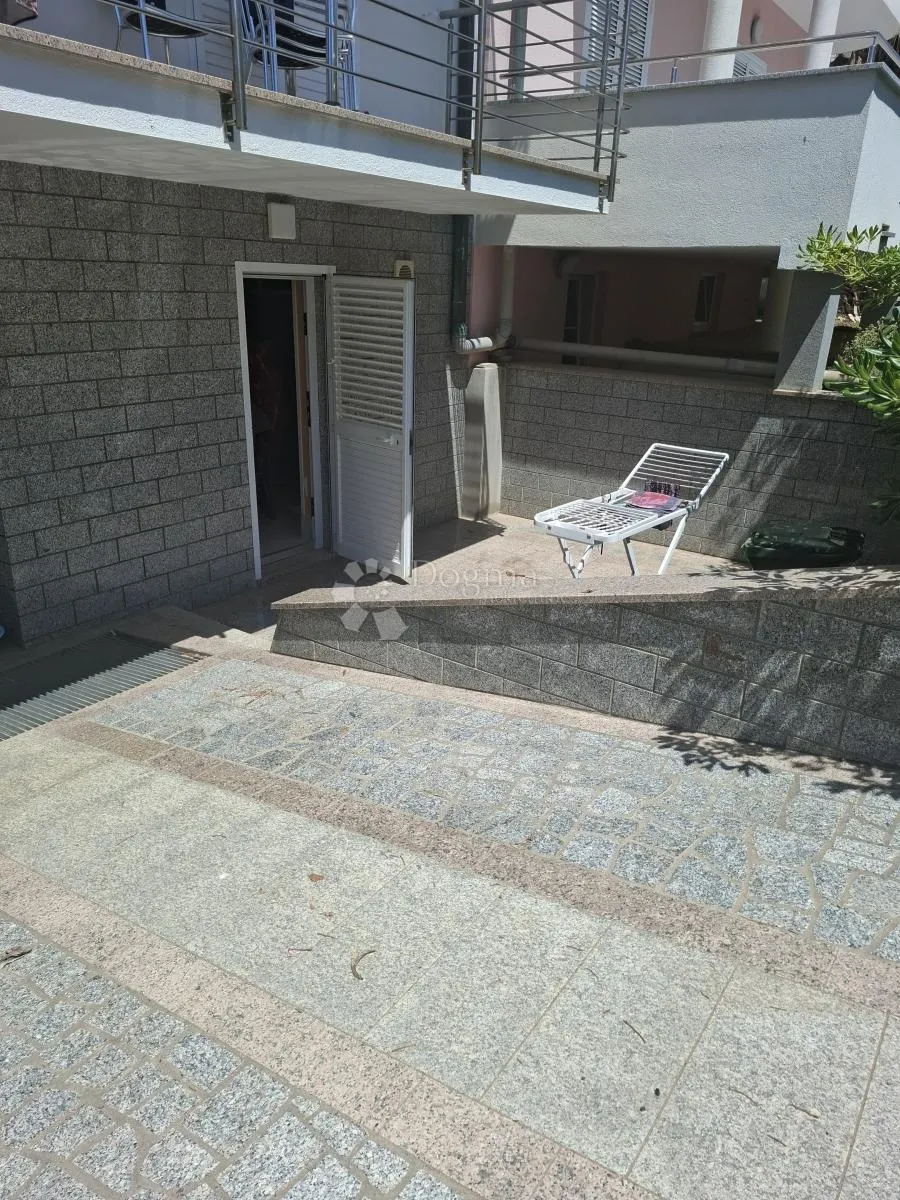 stan 130m od mora- povljana - slika 2