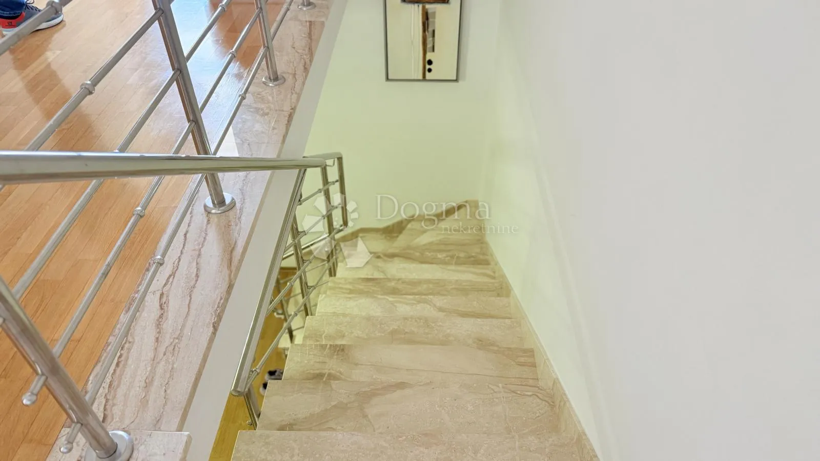 penthouse u baškoj vodi – dvoetažni, kompletno namješten - slika 26
