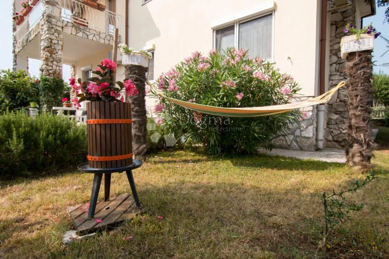 kuća sa bazenom i 4 stambene jedinice - 600m od plaže - slika 58