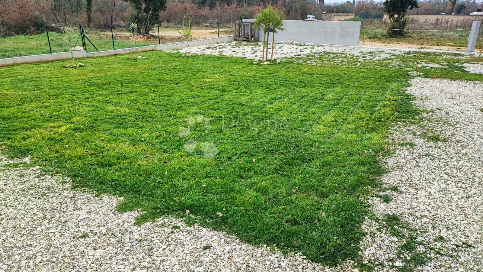 top teren s vodom i pripremom za struju 500 m od mora - slika 7