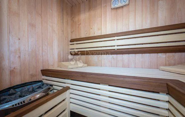 ekskluzivna vila sa bazenom na braču - slika 18
