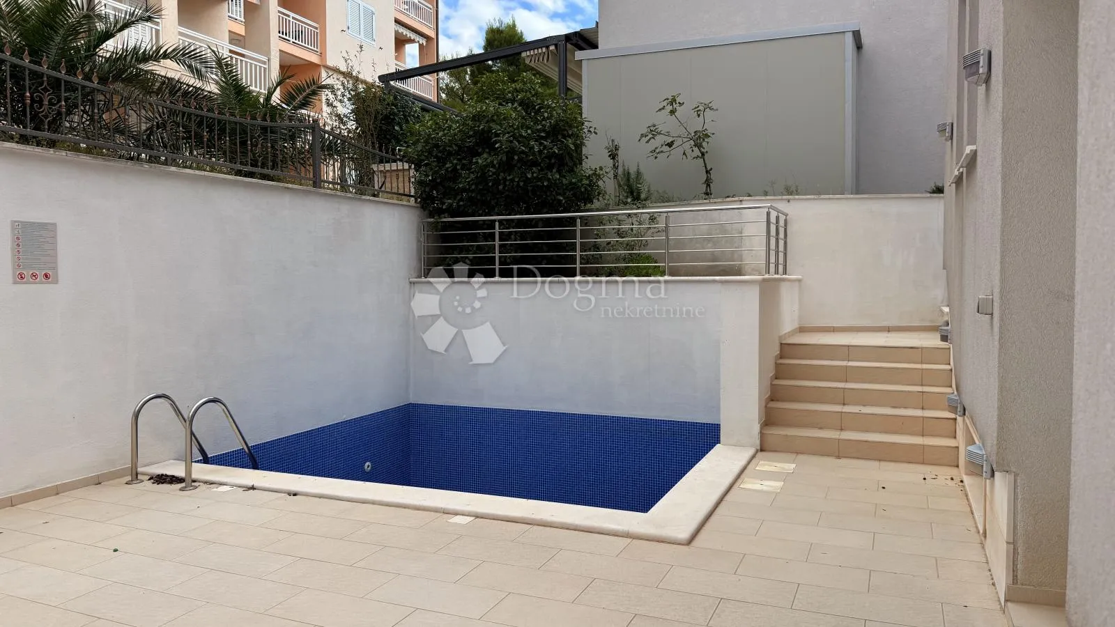penthouse u baškoj vodi – dvoetažni, kompletno namješten - slika 41