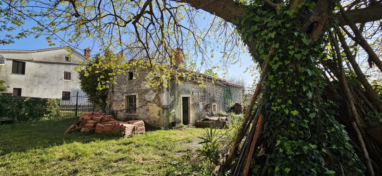 kamena kuća i dvije konobe za uređenje po želji - slika 35