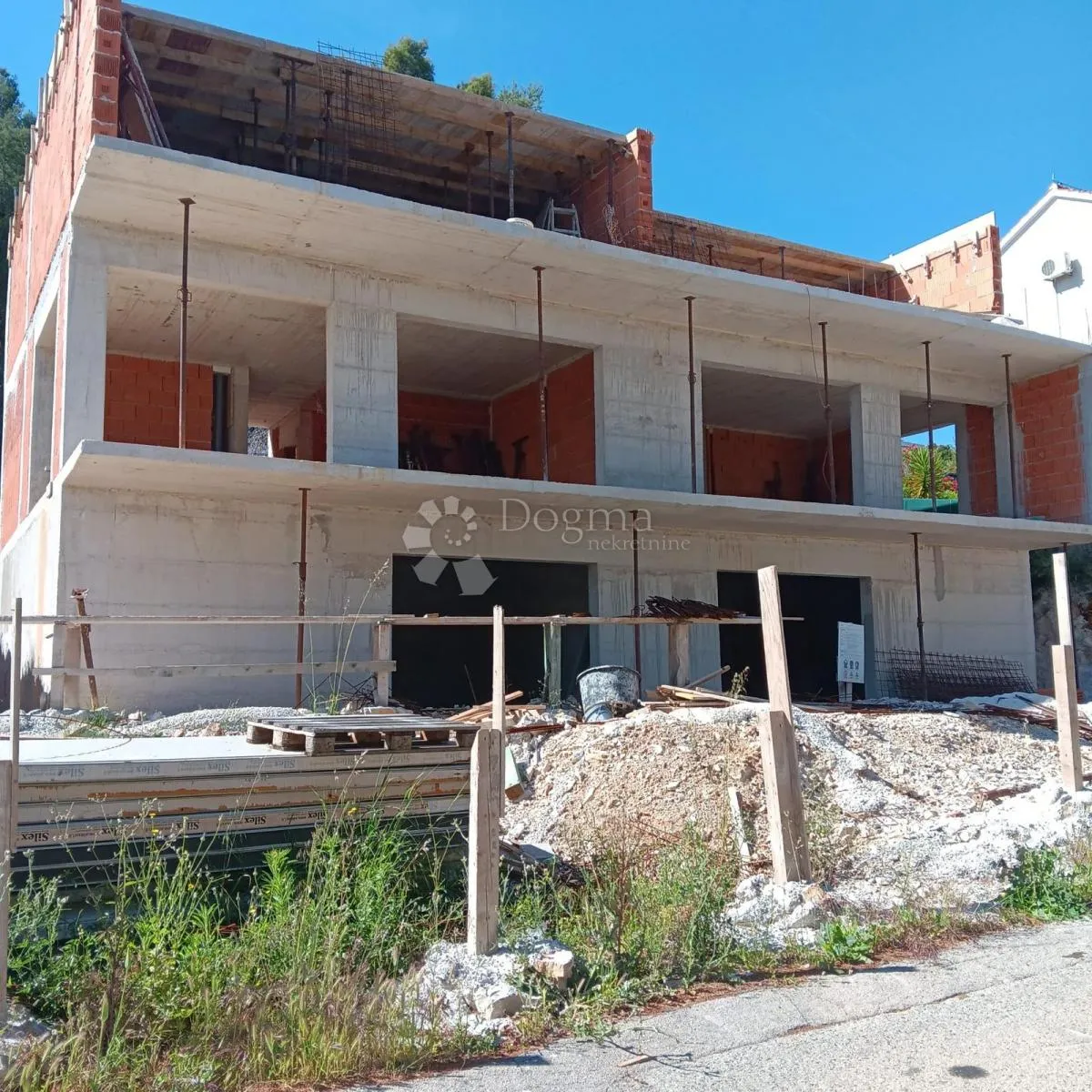 sutivan, moderna novogradnja, 2 stana po 180 m2 - slika 8