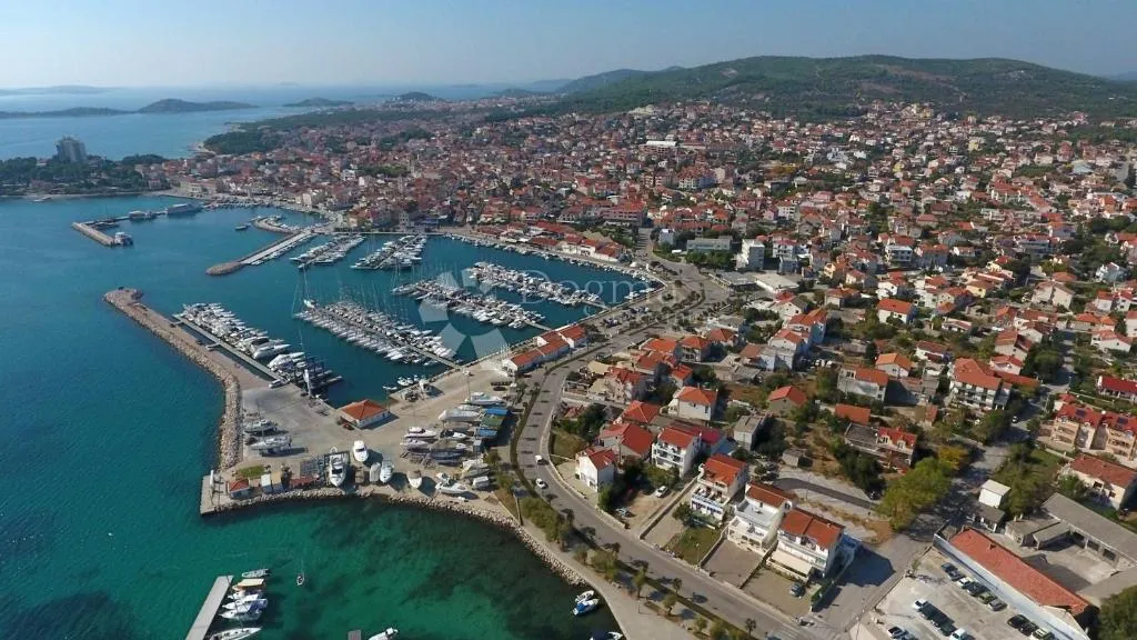lovetovo -vodice, predivna kuća s 6 apartmana, prvi red do mora - slika 26