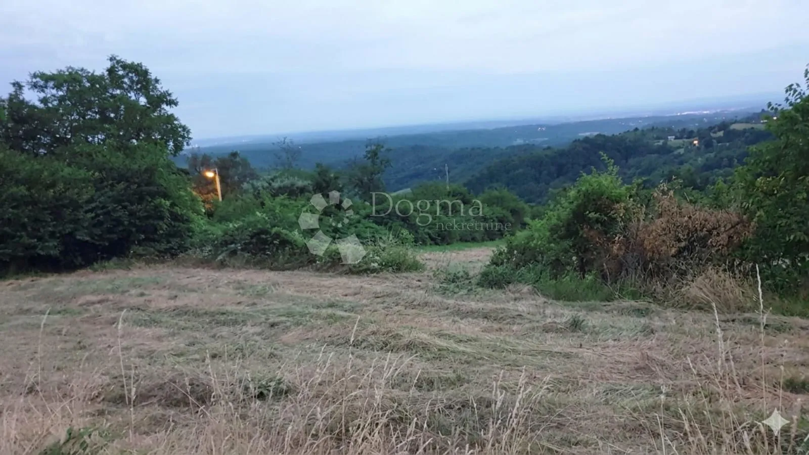 građevinsko zemljište 1662m² - slika 1