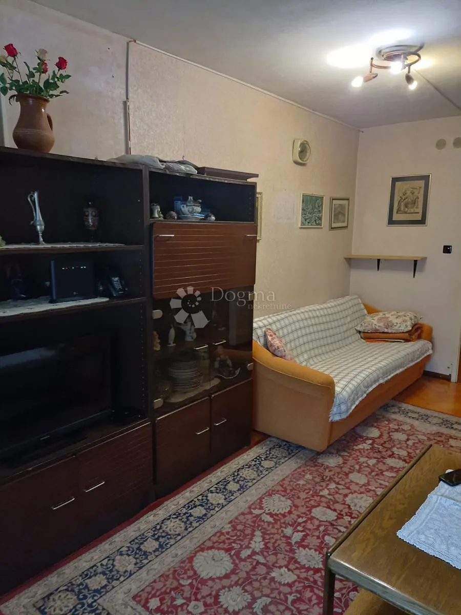jednosoban stan s velikim balkonom, spinut - slika 3
