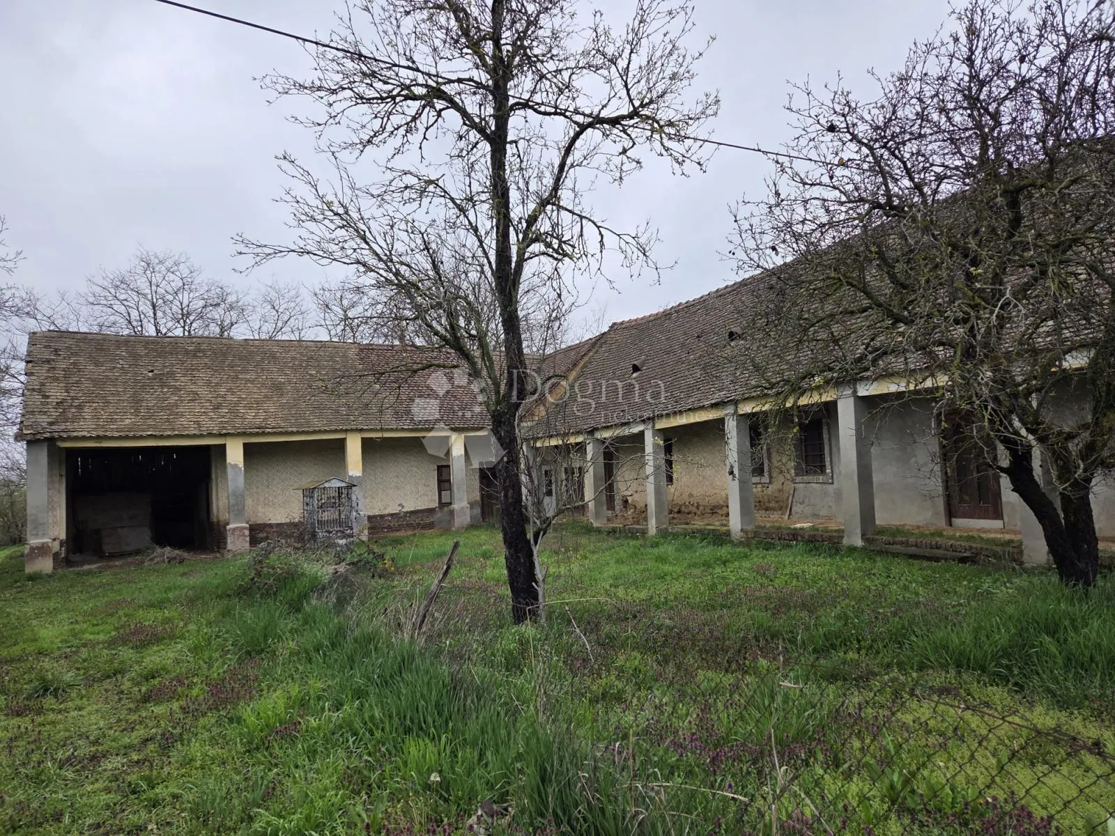 kuća 325 m² + 1 ha zemlje, glavna cesta – b. manastir - slika 2