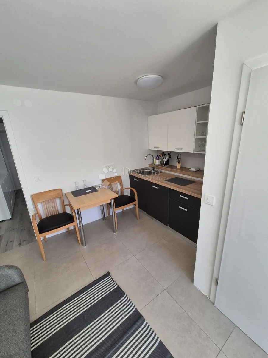 višestanbena kuća s 11 apartmana - slika 13
