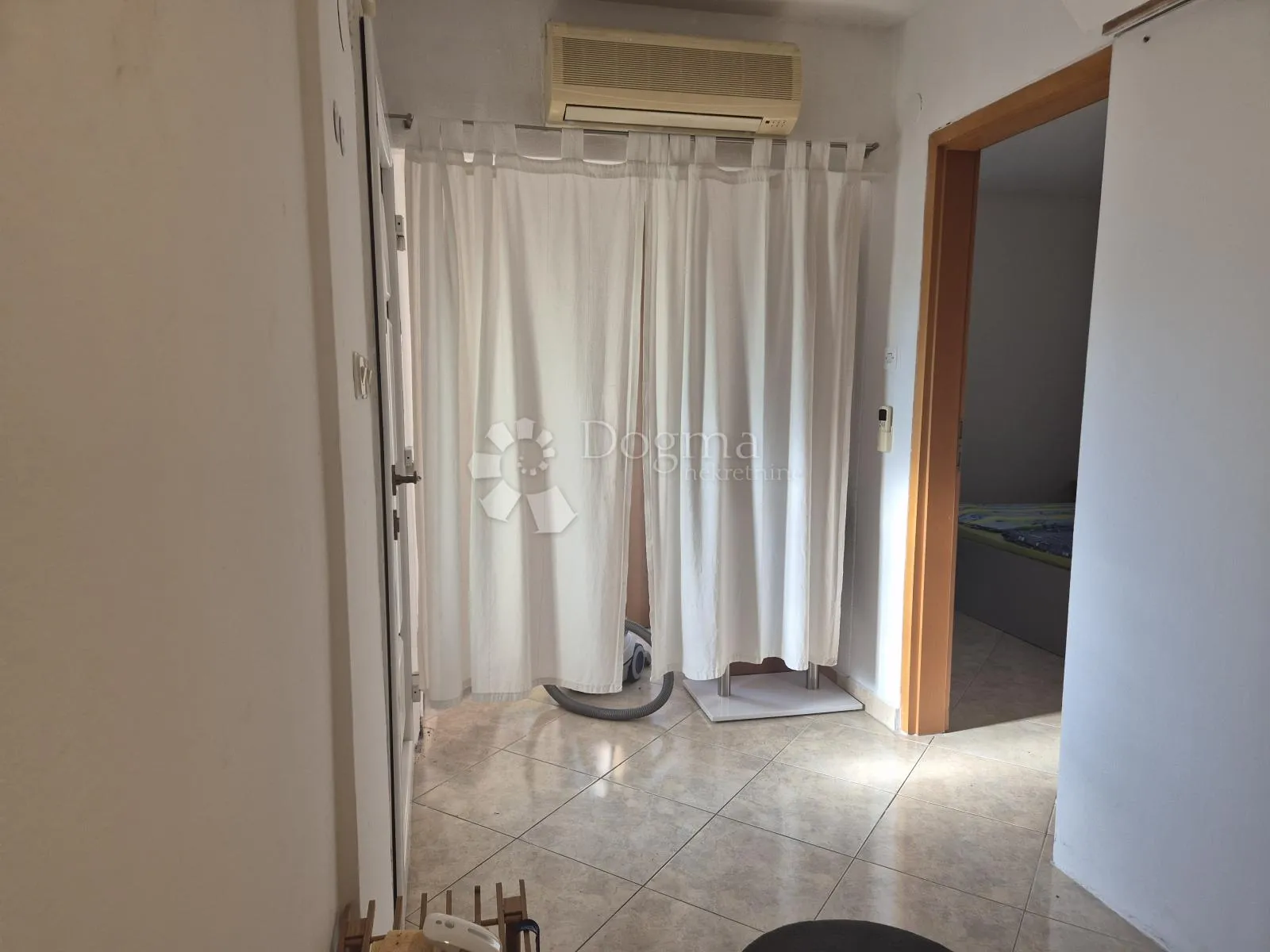 stambeno-poslovni objekt u okolici poreča 208m2 - slika 10