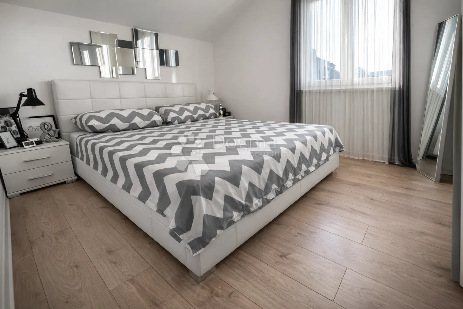 supetar – moderan 2-sobni stan s pogledom na more i privatnim parkingom - slika 4