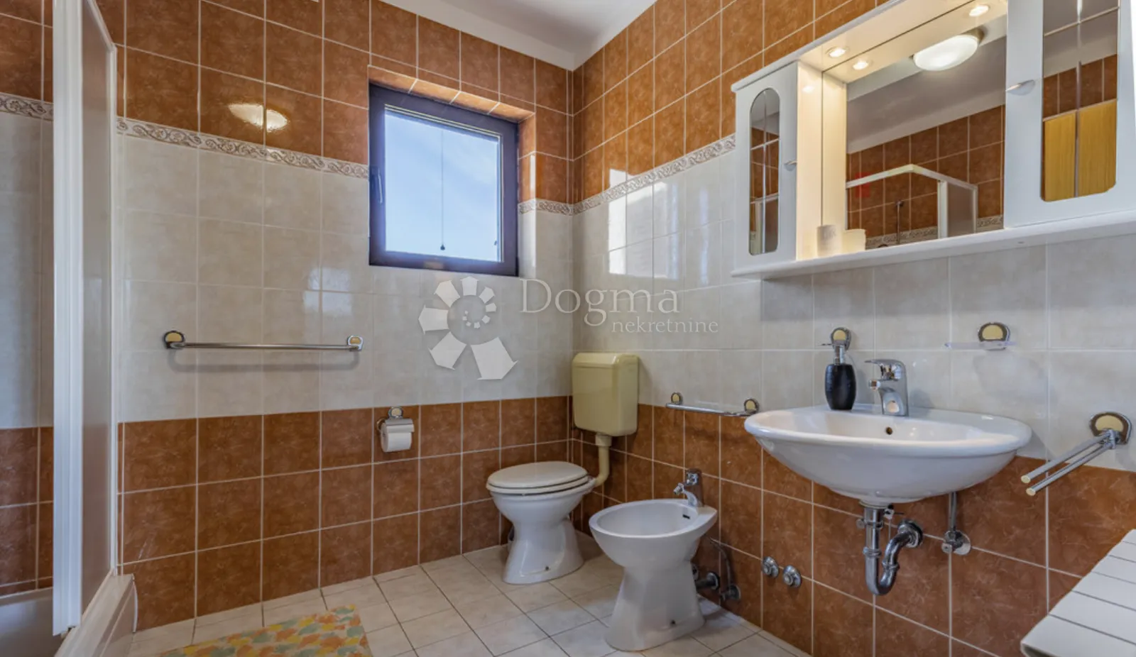 investicijska prilika! apartmanska kuća u neposrednoj blizini mora - slika 19
