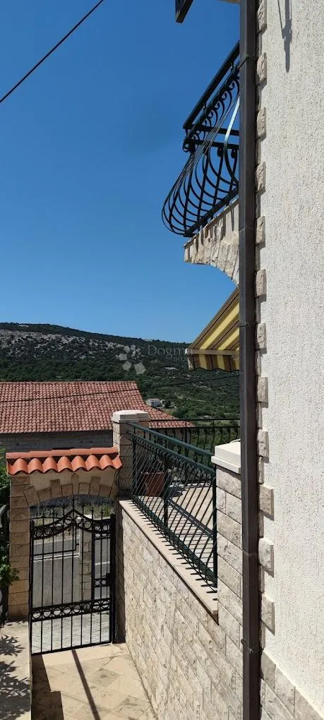 kuća s 4 apartmana - marina - slika 11