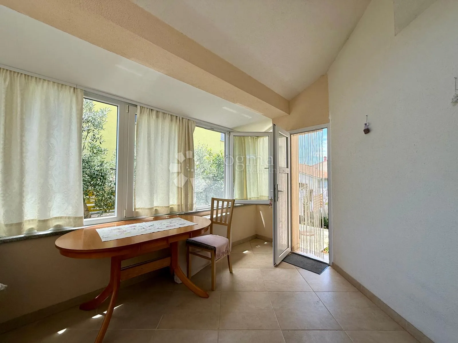 kuća s 3 apartmana i garažom blizu mora - fažana - slika 42