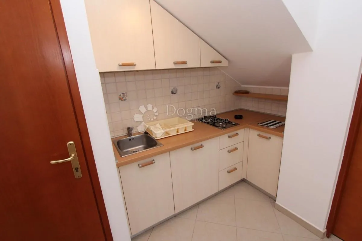 kuća sa apartmanima - slika 17
