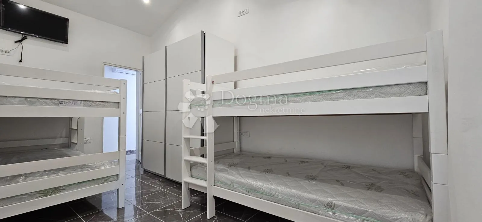 atraktivna kuća sa 4 spavaće sobe - slika 25