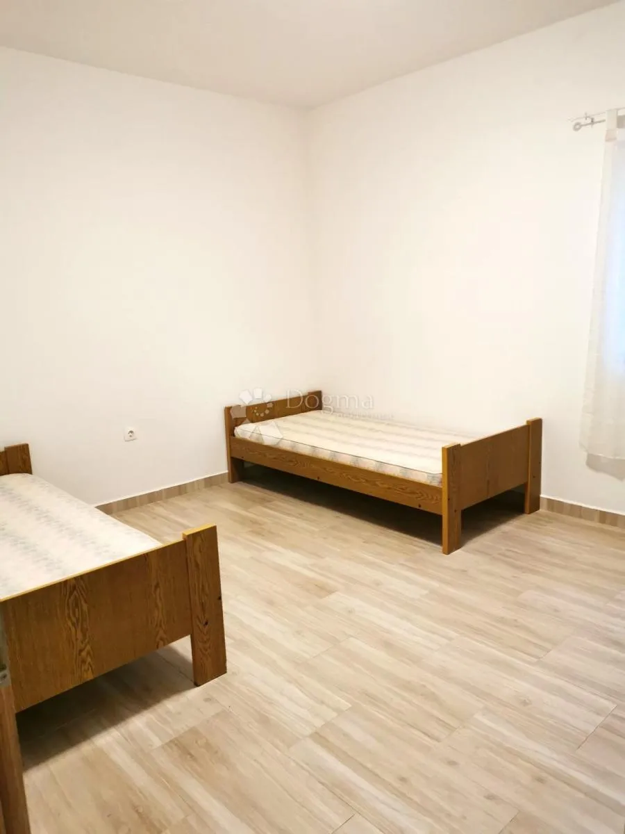 kuća sa velikom okućnicom - prilika! - slika 16