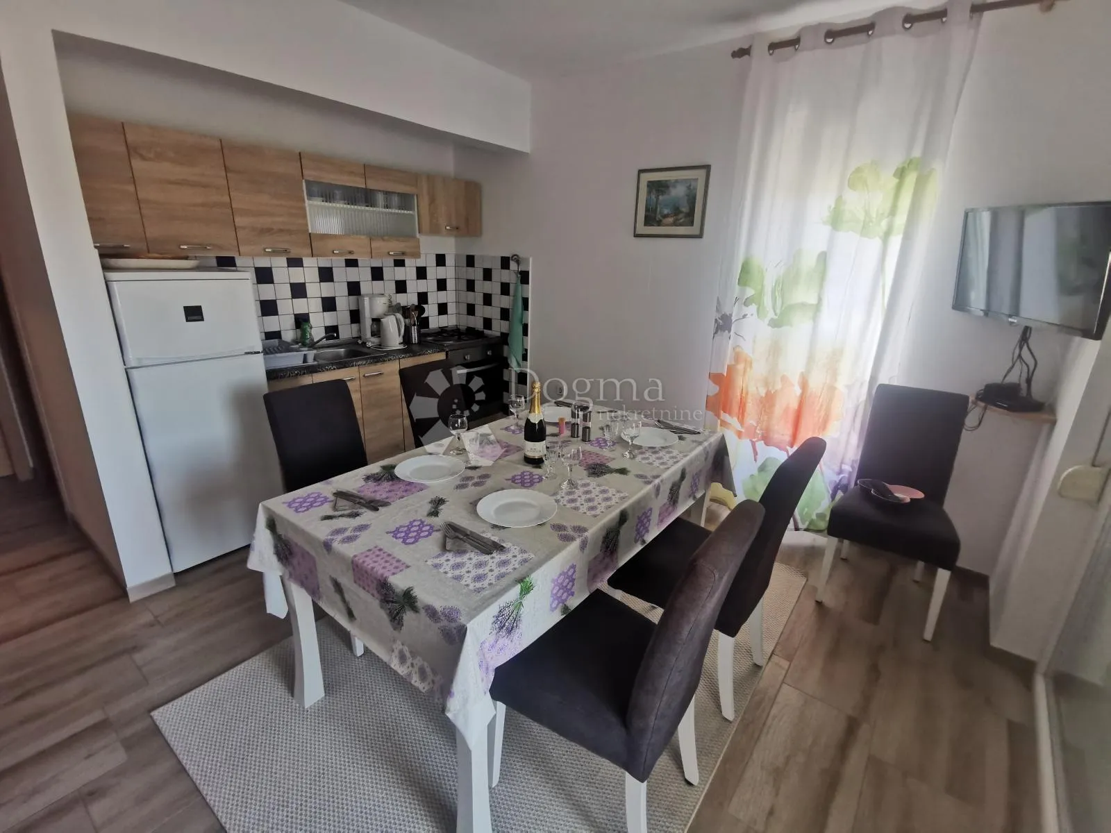 kuća na viru s bazenom i apartmanima - 698m2 - slika 12