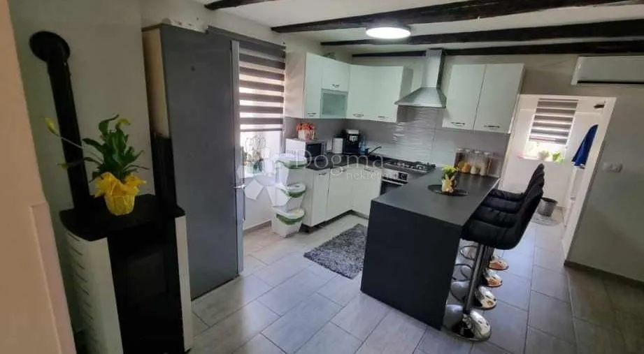 renovirana istarska kamena kuća u okolici poreča ! - slika 2
