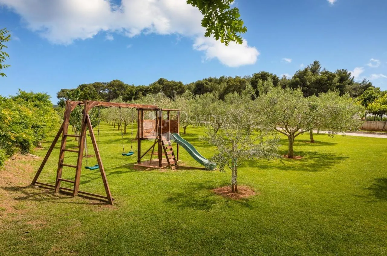 villa u banjolama 150m2 za dugoročni najam - slika 10